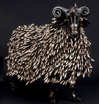 Illustration for article titled These Sculptures Turn Car Parts Into An Entire Animal Kingdom